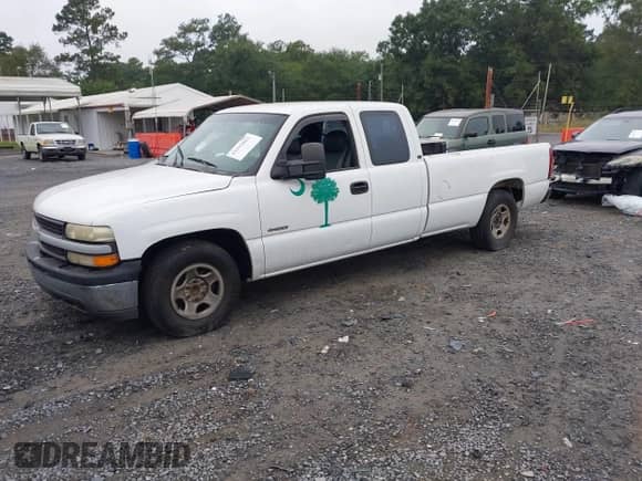2000 Chevrolet Silverado 1500 LS z VIN 1GCEC19VXYE330633, wystawiony jako IAAI lot #43292862 z przebiegiem 203 878 mil mil oraz . Historia ofert i sprzedaży dostępna na DreamBid. Obrazek 2.