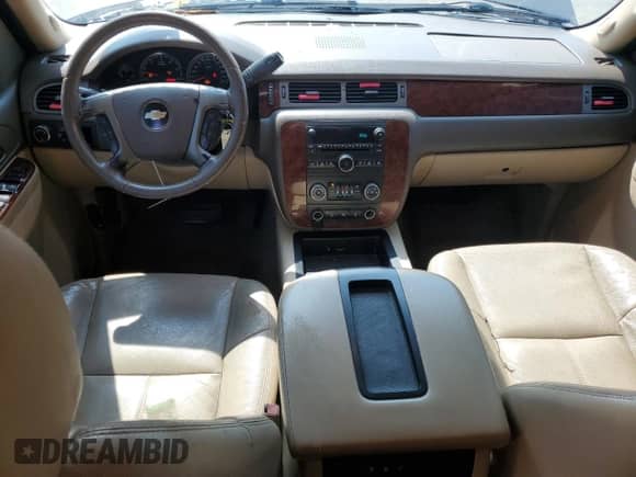 2014 Chevrolet Suburban LS with VIN 1GNSCHE05ER240761, listed as a Copart auction lot 61916395 with 234,738 mi miles and Salvage title. Bid and sale history available at DreamBid. Image 8.