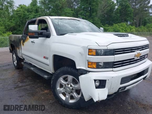 2017 Chevrolet Silverado 2500HD LTZ z VIN 1GC1KWEY8HF148633, wystawiony jako IAAI lot #42112861 z przebiegiem Nie podano mil oraz . Historia ofert i sprzedaży dostępna na DreamBid. Obrazek 1.