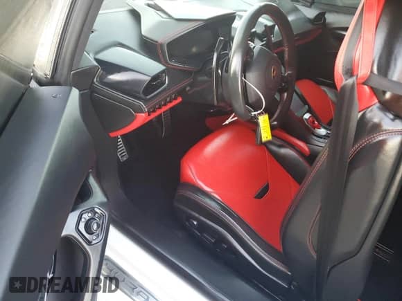 2020 Lamborghini Huracan с VIN ZHWUT5ZF5LLA15099, выставлен на аукционе Copart как лот 79266654 с пробегом Не указан миль и На запчасти • Non repairable. История ставок и продаж доступна на DreamBid. Изображение 8.