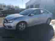 2015 Chevrolet Cruze LT z VIN 1G1PD5SB3F7238299, wystawiony jako Copart lot #88705955 z przebiegiem 156 127 mil mil oraz Szkoda całkowita • Salvage title. Historia ofert i sprzedaży dostępna na DreamBid. Obrazek 1.