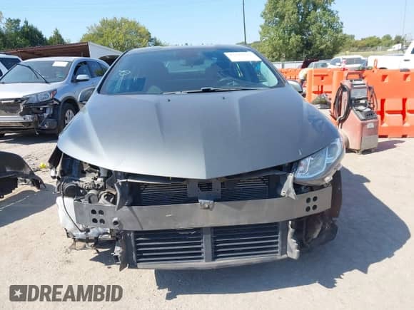 2017 Chevrolet Volt LT z VIN 1G1RA6S53HU178322, wystawiony jako IAAI lot #43347517 z przebiegiem 117 688 mil mil oraz . Historia ofert i sprzedaży dostępna na DreamBid. Obrazek 13.