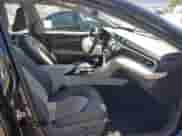 2020 Toyota Camry Hybrid XLE z VIN 4T1F31AK4LU526096, wystawiony jako IAAI lot #42213926 z przebiegiem 102 881 mil mil oraz . Historia ofert i sprzedaży dostępna na DreamBid. Obrazek 5.