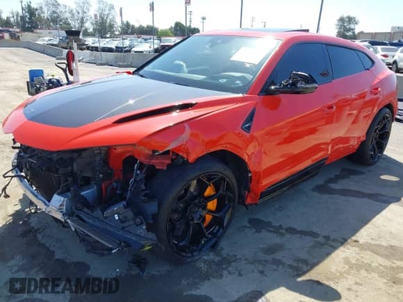 2024 Lamborghini Urus Performante with VIN ZPBUC3ZL6RLA29238, listed as a IAAI auction lot 41966435 with 6,927 mi miles and . Bid and sale history available at DreamBid. Image 2.