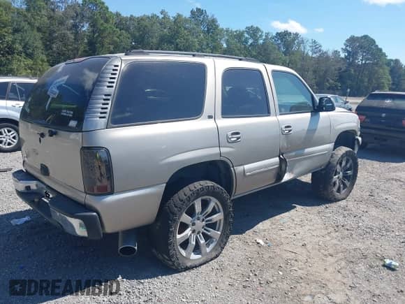 2003 Chevrolet Tahoe LS with VIN 1GNEC13Z93R101977, listed as a IAAI auction lot 43299440 with 173,016 mi miles and . Bid and sale history available at DreamBid. Image 4.