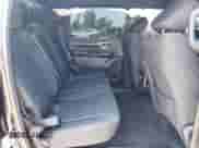 2025 Ram 1500 Big Horn z VIN 1C6RREFG8SN557170, wystawiony jako Copart lot #58267285 z przebiegiem 6 848 mil mil oraz Szkoda całkowita • Salvage title. Historia ofert i sprzedaży dostępna na DreamBid. Obrazek 10.