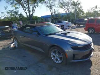 2020 Chevrolet Camaro 1LT с VIN 1G1FB3DXXL0105753, выставлен на аукционе IAAI как лот 42265211 с пробегом 51 939 миль миль и . История ставок и продаж доступна на DreamBid. Изображение 1.