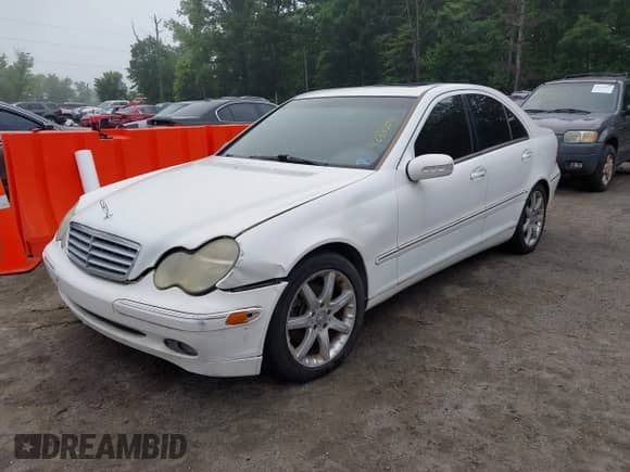 2003 Mercedes-Benz C 320 z VIN WDBRF84J43F414101, wystawiony jako IAAI lot #42385841 z przebiegiem Nie podano mil oraz . Historia ofert i sprzedaży dostępna na DreamBid. Obrazek 2.