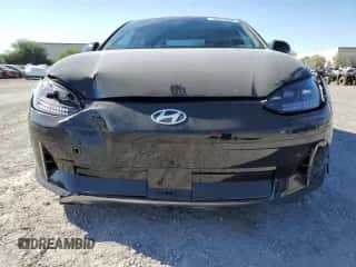 2023 Hyundai Ioniq 6 z VIN KMHM24AB6PA029165, wystawiony jako Copart lot #68814203 z przebiegiem 2 497 mil mil oraz . Historia ofert i sprzedaży dostępna na DreamBid. Obrazek 5.