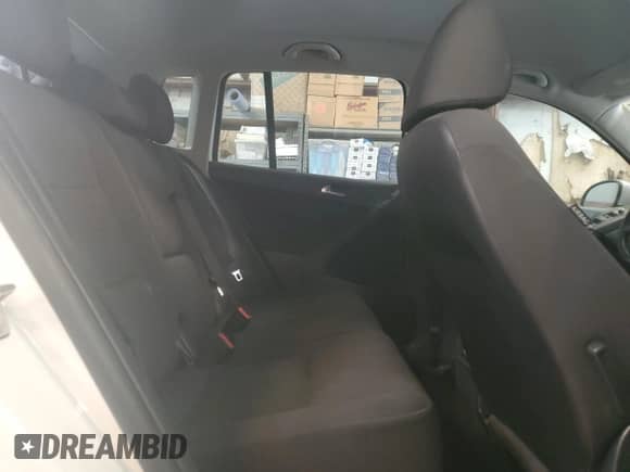 2013 Volkswagen Tiguan z VIN WVGCV3AXXDW570761, wystawiony jako Copart lot #51603655 z przebiegiem 119 932 mil mil oraz Czysty tytuł • Clean title. Historia ofert i sprzedaży dostępna na DreamBid. Obrazek 10.