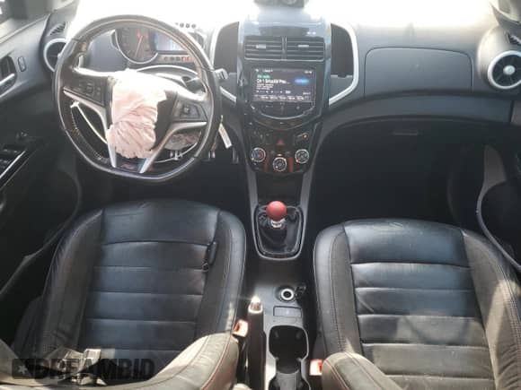 2015 Chevrolet Sonic RS z VIN 1G1JH6SB7F4169196, wystawiony jako Copart lot #62482375 z przebiegiem 140 324 mil mil oraz Szkoda całkowita • Salvage title. Historia ofert i sprzedaży dostępna na DreamBid. Obrazek 8.