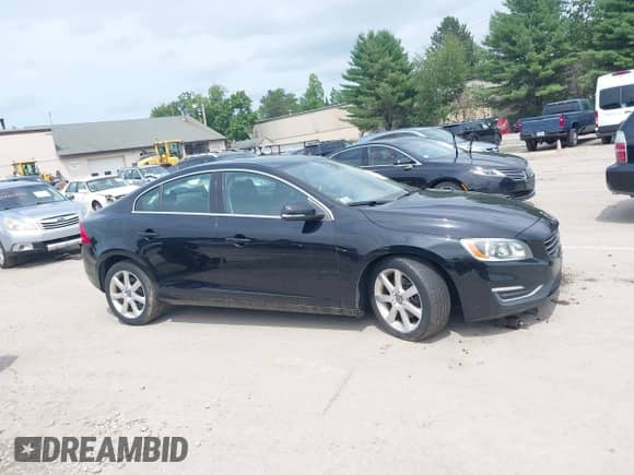 2016 Volvo S60 T5 Drive-E Premier z VIN YV126MFKXG2390847, wystawiony jako IAAI lot #42647884 z przebiegiem 115 397 mil mil oraz . Historia ofert i sprzedaży dostępna na DreamBid. Obrazek 13.