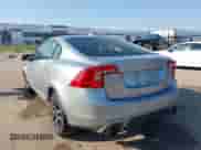2017 Volvo S60 Dynamic с VIN YV126MFL9H2425498, выставлен на аукционе IAAI как лот 43376955 с пробегом Не указан миль и . История ставок и продаж доступна на DreamBid. Изображение 3.