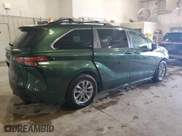 2022 Toyota Sienna LE with VIN 5TDBSKFC1NS070157, listed as a Copart auction lot 82067005 with 62,279 mi miles and Salvage title. Bid and sale history available at DreamBid. Image 3.