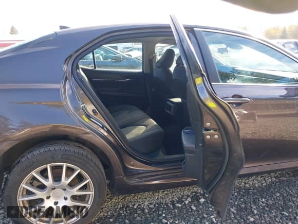 2019 Toyota Camry SE z VIN 4T1B11HK3KU188960, wystawiony jako IAAI lot #43407403 z przebiegiem 97 496 mil mil oraz . Historia ofert i sprzedaży dostępna na DreamBid. Obrazek 8.