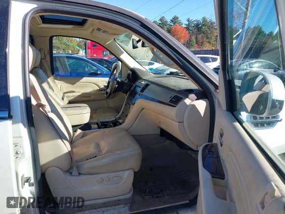 2008 Cadillac Escalade with VIN 1GYFK63878R131209, listed as a IAAI auction lot 43497980 with 185,981 mi miles and . Bid and sale history available at DreamBid. Image 5.