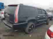 2010 Cadillac Escalade ESV Premium z VIN 1GYUKJEF4AR182436, wystawiony jako Copart lot #49182565 z przebiegiem 200 603 mil mil oraz Czysty tytuł • Clean title. Historia ofert i sprzedaży dostępna na DreamBid. Obrazek 3.