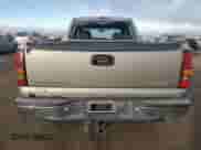 2002 Chevrolet Silverado 1500HD LS z VIN 1GCGK13U82F122070, wystawiony jako Copart lot #83078544 z przebiegiem 383 191 mil mil oraz Szkoda całkowita • Salvage title. Historia ofert i sprzedaży dostępna na DreamBid. Obrazek 6.