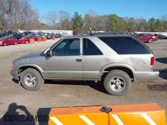 2002 Chevrolet Blazer LS с VIN 1GNCS18W12K145228, выставлен на аукционе IAAI как лот 41653692 с пробегом 213 764 миль миль и . История ставок и продаж доступна на DreamBid. Изображение 14.