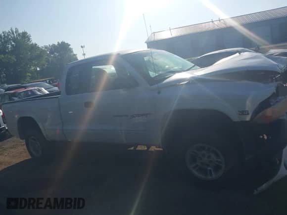 2000 Dodge Dakota Sport z VIN 1B7GG22N8YS515780, wystawiony jako IAAI lot #42698547 z przebiegiem Nie podano mil oraz . Historia ofert i sprzedaży dostępna na DreamBid. Obrazek 12.