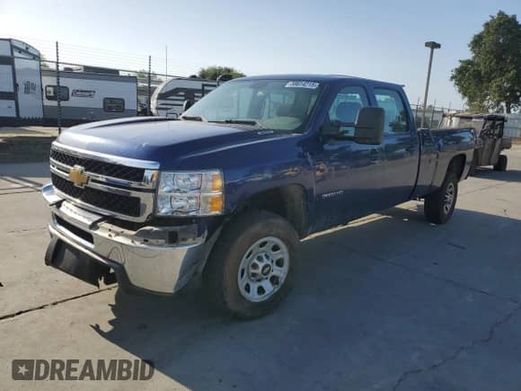 2013 Chevrolet Silverado 3500HD Work Truck с VIN 1GC4KZCG6DF231156, выставлен на аукционе Copart как лот 59614215 с пробегом 69 400 миль миль и Списание • Salvage title. История ставок и продаж доступна на DreamBid. Изображение 1.