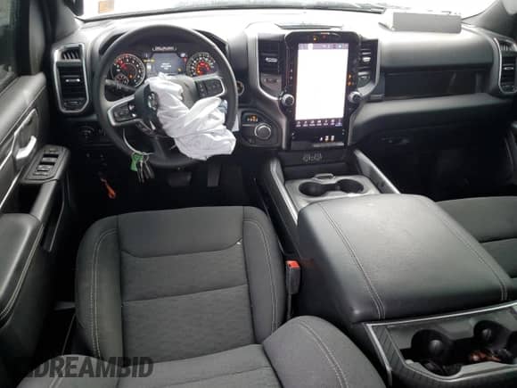 2025 Ram 1500 Big Horn z VIN 1C6RREFP5SN637607, wystawiony jako Copart lot #69922795 z przebiegiem 23 565 mil mil oraz Szkoda całkowita • Salvage title. Historia ofert i sprzedaży dostępna na DreamBid. Obrazek 8.