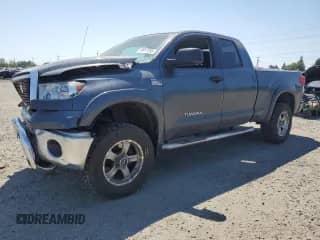 2010 Toyota Tundra с VIN 5TFUY5F11AX123337, выставлен на аукционе Copart как лот 59817295 с пробегом 258 658 миль миль и Списание • Salvage title. История ставок и продаж доступна на DreamBid. Изображение 1.
