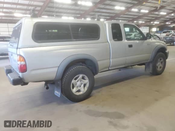 2002 Toyota Tacoma z VIN 5TEWM72N12Z054717, wystawiony jako Copart lot #85521485 z przebiegiem 324 413 mil mil oraz Czysty tytuł • Clean title. Historia ofert i sprzedaży dostępna na DreamBid. Obrazek 3.