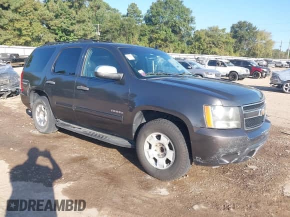 2010 Chevrolet Tahoe LS с VIN 1GNMCAE39AR176793, выставлен на аукционе IAAI как лот 43413116 с пробегом 340 209 миль миль и . История ставок и продаж доступна на DreamBid. Изображение 1.
