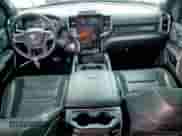 2023 Ram 1500 Laramie z VIN 1C6SRFJT1PN563119, wystawiony jako Copart lot #69924575 z przebiegiem 50 893 mil mil oraz Szkoda całkowita • Salvage title. Historia ofert i sprzedaży dostępna na DreamBid. Obrazek 8.