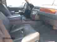 2013 Chevrolet Tahoe LTZ z VIN 1GNSKCE07DR266766, wystawiony jako IAAI lot #39812395 z przebiegiem 146 366 mil mil oraz . Historia ofert i sprzedaży dostępna na DreamBid. Obrazek 5.