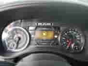 2020 Ram 1500 Big Horn z VIN 1C6RRFFG5LN318649, wystawiony jako Copart lot #55243015 z przebiegiem 59 057 mil mil oraz Czysty tytuł • Clean title. Historia ofert i sprzedaży dostępna na DreamBid. Obrazek 9.