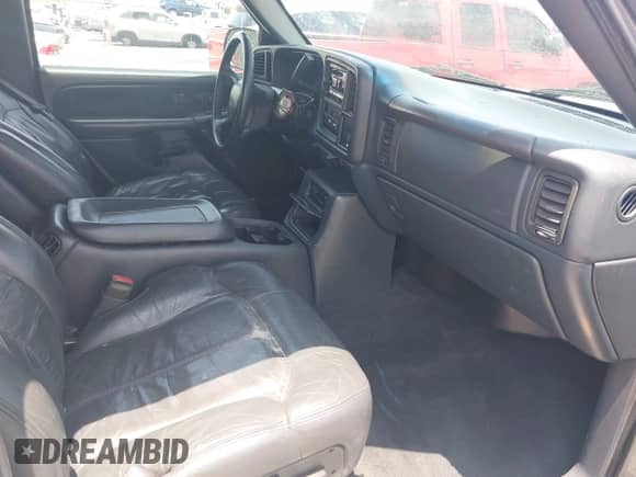2000 Chevrolet Silverado 1500 LS with VIN 1GCEC19T6YZ184500, listed as a IAAI auction lot 42583589 with 205,057 mi miles and . Bid and sale history available at DreamBid. Image 5.