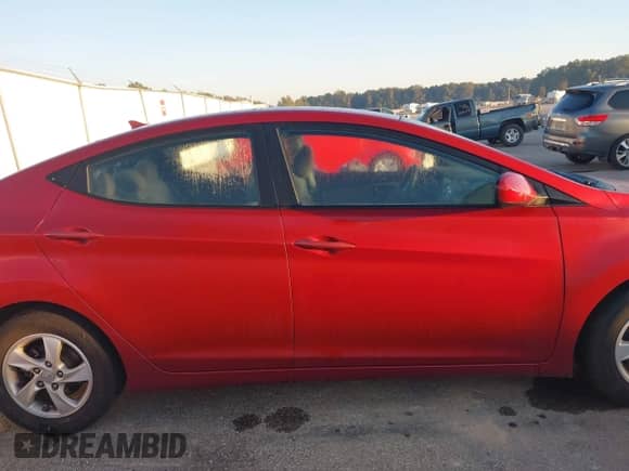 2014 Hyundai Elantra SE z VIN 5NPDH4AE9EH493392, wystawiony jako IAAI lot #43419885 z przebiegiem 136 933 mil mil oraz . Historia ofert i sprzedaży dostępna na DreamBid. Obrazek 13.