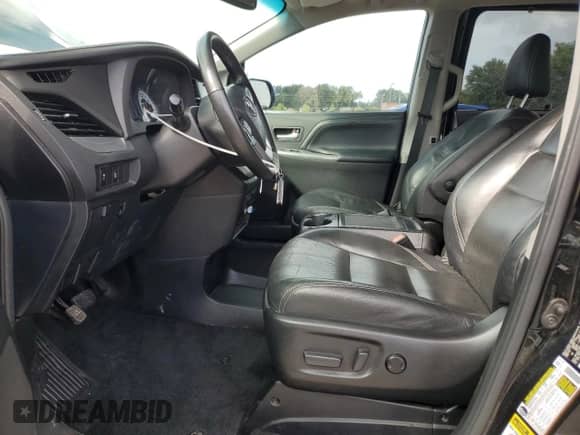 2017 Toyota Sienna SE z VIN 5TDXZ3DC4HS807303, wystawiony jako Copart lot #85186705 z przebiegiem 113 782 mil mil oraz Szkoda całkowita • Salvage title. Historia ofert i sprzedaży dostępna na DreamBid. Obrazek 7.