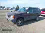 1996 Jeep Grand Cherokee Laredo z VIN 1J4GZ58S2TC262980, wystawiony jako IAAI lot #41949514 z przebiegiem 269 674 mil mil oraz . Historia ofert i sprzedaży dostępna na DreamBid. Obrazek 2.