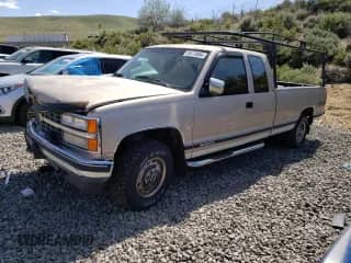 1993 Chevrolet Silverado 2500 z VIN 1GCFK29K5PE238606, wystawiony jako Copart lot #55178684 z przebiegiem 157 082 mil mil oraz Szkoda całkowita • Salvage title. Historia ofert i sprzedaży dostępna na DreamBid. Obrazek 1.