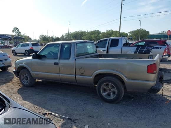 2002 Chevrolet S-10 LS с VIN 1GCCS19WX28127699, выставлен на аукционе IAAI как лот 42155788 с пробегом 334 683 миль миль и . История ставок и продаж доступна на DreamBid. Изображение 14.