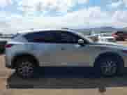 2023 Mazda CX-5 S Carbon Edition z VIN JM3KFBCM0P0137474, wystawiony jako IAAI lot #42785110 z przebiegiem 39 335 mil mil oraz . Historia ofert i sprzedaży dostępna na DreamBid. Obrazek 13.
