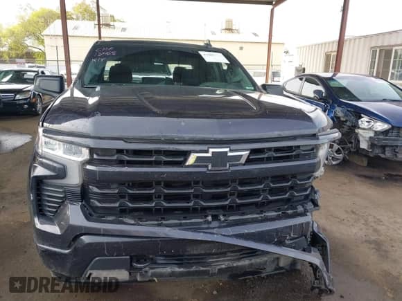 2022 Chevrolet Silverado 1500 RST z VIN 3GCUDEETXNG583752, wystawiony jako IAAI lot #41809678 z przebiegiem 68 902 mil mil oraz . Historia ofert i sprzedaży dostępna na DreamBid. Obrazek 13.