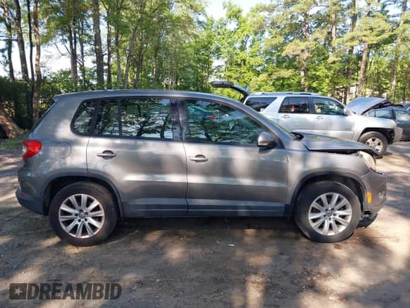 2010 Volkswagen Tiguan S с VIN WVGAV7AX5AW512292, выставлен на аукционе IAAI как лот 42530082 с пробегом 79 007 миль миль и . История ставок и продаж доступна на DreamBid. Изображение 13.