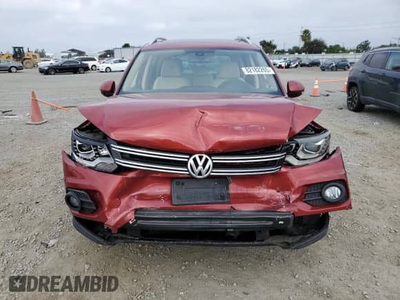 2016 Volkswagen Tiguan S с VIN WVGAV7AX6GW074472, выставлен на аукционе Copart как лот 82182265 с пробегом 83 851 миль миль и Списание • Salvage title. История ставок и продаж доступна на DreamBid. Изображение 5.