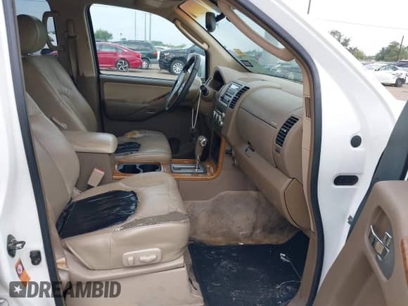 2005 Nissan Pathfinder SE z VIN 5N1AR18U45C778732, wystawiony jako IAAI lot #43212867 z przebiegiem 195 539 mil mil oraz . Historia ofert i sprzedaży dostępna na DreamBid. Obrazek 5.