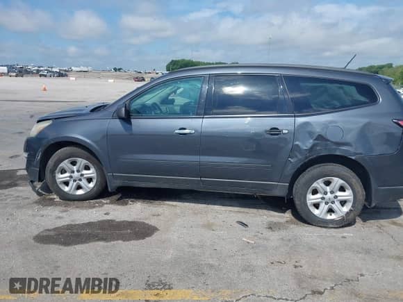 2014 Chevrolet Traverse LS z VIN 1GNKVFED8EJ309426, wystawiony jako IAAI lot #42571126 z przebiegiem 225 400 mil mil oraz . Historia ofert i sprzedaży dostępna na DreamBid. Obrazek 14.