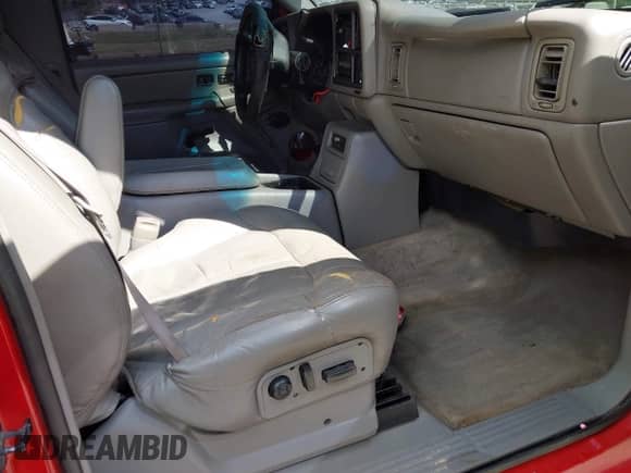 2000 Chevrolet Silverado 1500 LS with VIN 2GCEK19T4Y1258962, listed as a IAAI auction lot 43098411 with Not provided miles and . Bid and sale history available at DreamBid. Image 5.
