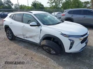 2024 Chevrolet Trax LT с VIN KL77LHE23RC174457, выставлен на аукционе IAAI как лот 42827272 с пробегом 10 449 миль миль и . История ставок и продаж доступна на DreamBid. Изображение 1.