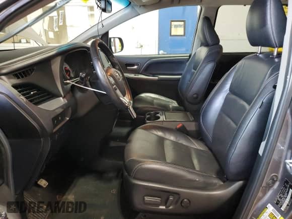 2017 Toyota Sienna SE with VIN 5TDXZ3DC7HS825200, listed as a Copart auction lot 70044905 with 221,114 mi miles and Salvage title. Bid and sale history available at DreamBid. Image 7.