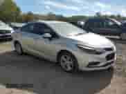 2018 Chevrolet Cruze LT с VIN 1G1BE5SM3J7164822, выставлен на аукционе Copart как лот 85261095 с пробегом 119 755 миль миль и Списание • Salvage title. История ставок и продаж доступна на DreamBid. Изображение 4.