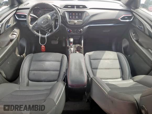 2022 Chevrolet TrailBlazer RS z VIN KL79MTSL4NB125063, wystawiony jako Copart lot #68546495 z przebiegiem 40 492 mil mil oraz Czysty tytuł • Clean title. Historia ofert i sprzedaży dostępna na DreamBid. Obrazek 8.