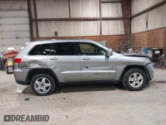 2017 Jeep Grand Cherokee 75th Anniversary z VIN 1C4RJFAGXHC749157, wystawiony jako IAAI lot #42017204 z przebiegiem 119 523 mil mil oraz . Historia ofert i sprzedaży dostępna na DreamBid. Obrazek 13.